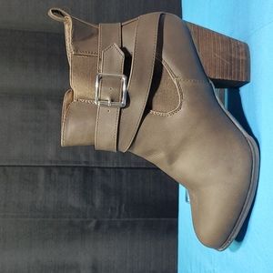 Torrid 9.5WW brown ankle boot